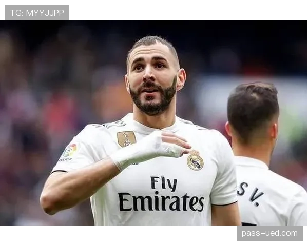 本泽马与莱万进攻模式分化：单点驱动如何塑造现代中锋新范式